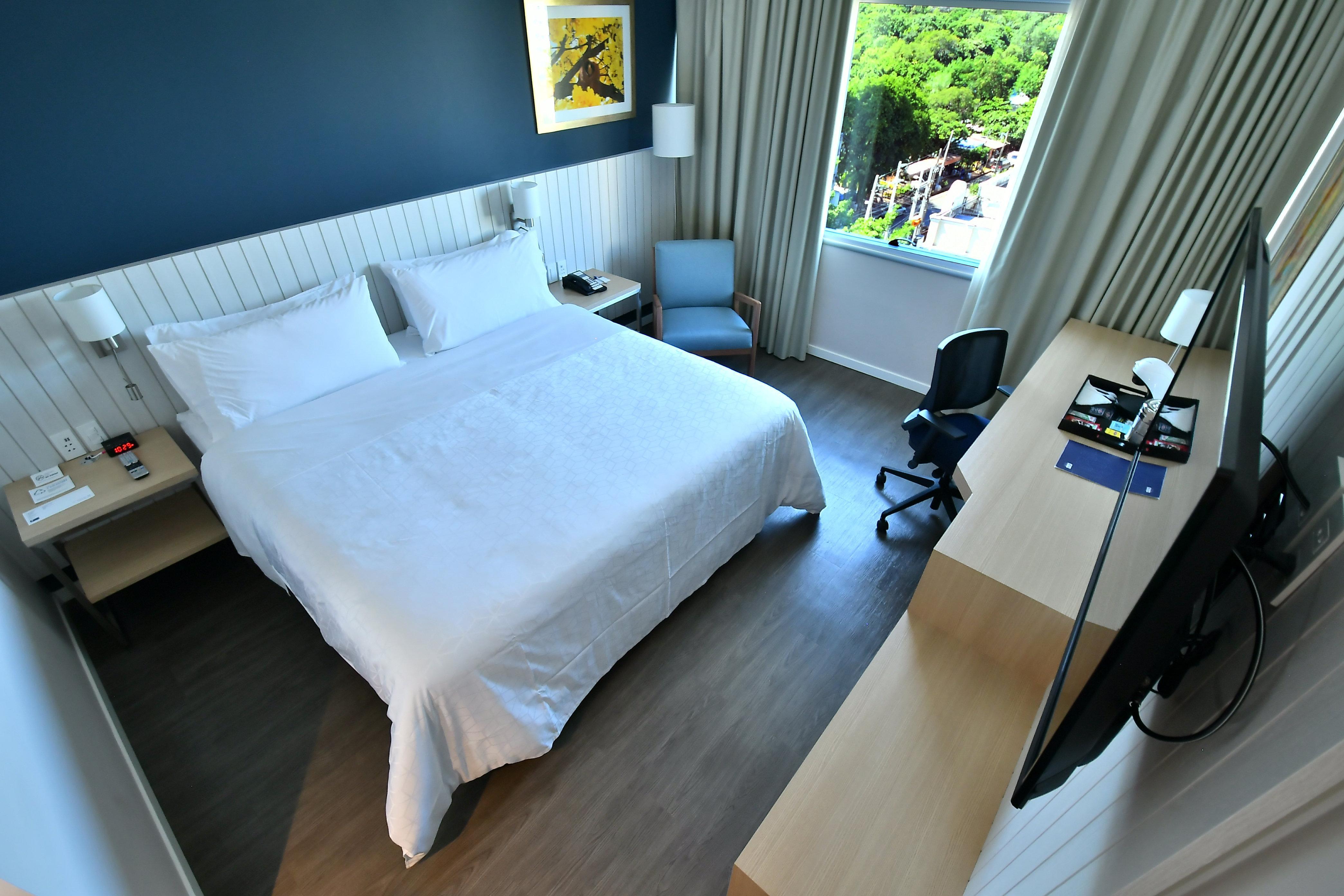 Holiday Inn Express Asuncion Aviadores By Ihg Exterior photo
