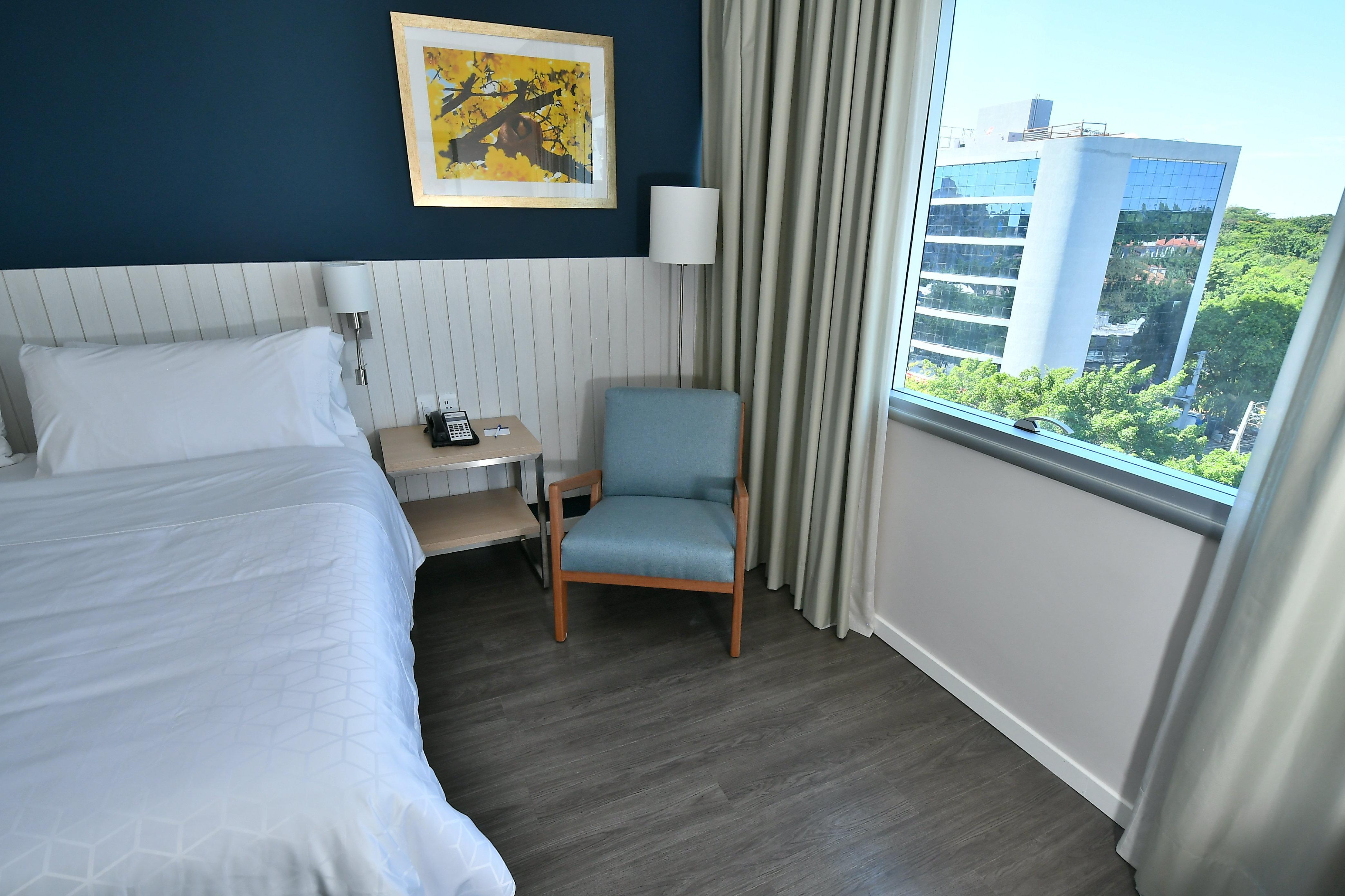 Holiday Inn Express Asuncion Aviadores By Ihg Exterior photo