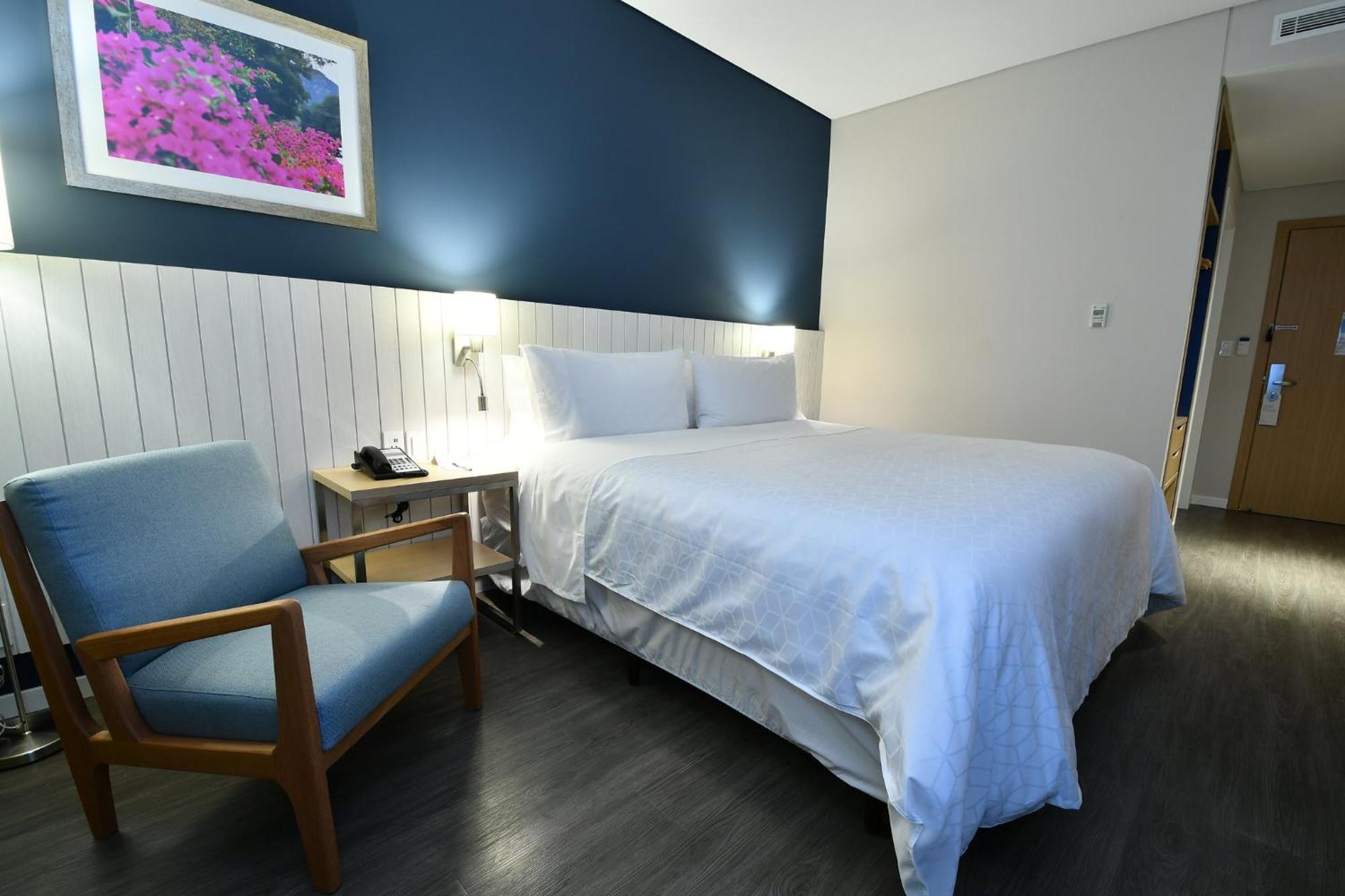 Holiday Inn Express Asuncion Aviadores By Ihg Exterior photo
