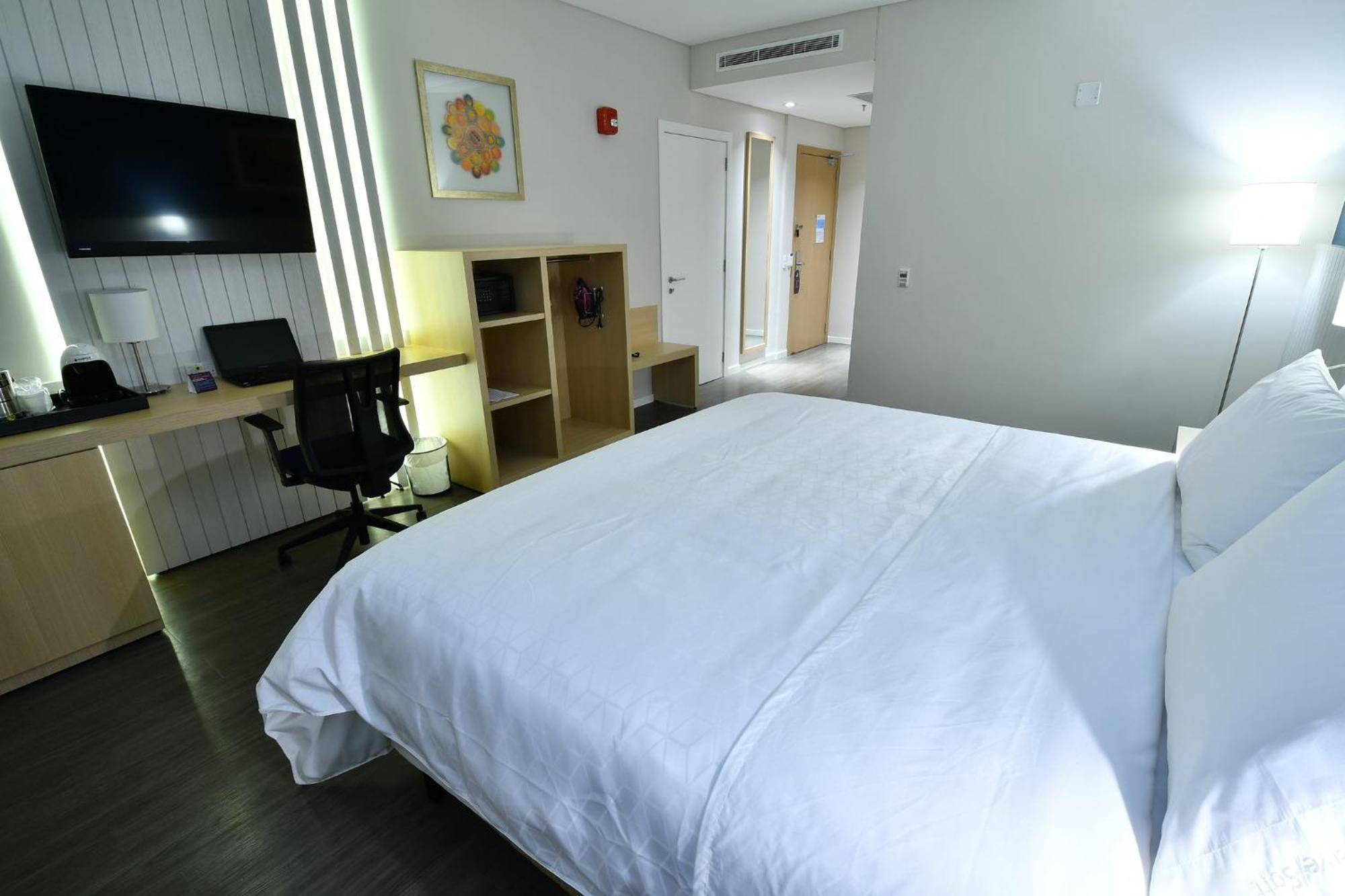 Holiday Inn Express Asuncion Aviadores By Ihg Exterior photo