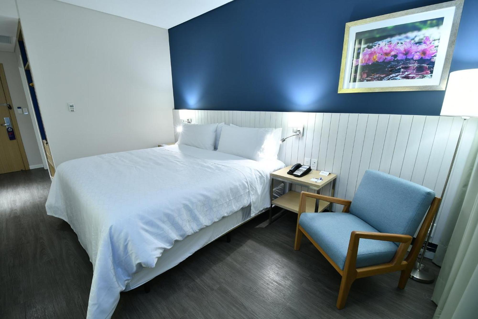 Holiday Inn Express Asuncion Aviadores By Ihg Exterior photo